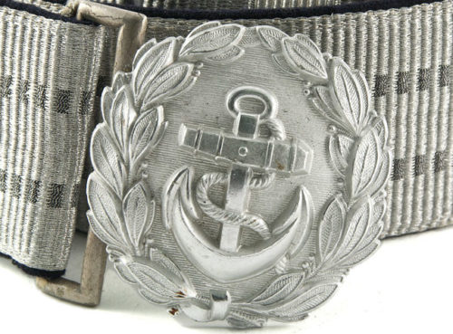 Парадный ремень и серебристая пряжка офицера административного и берегового состава Кригсмарине, диаметром 58 мм.
