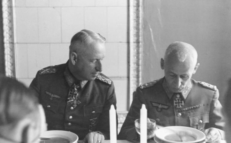 Эрих фон Манштейн и Герман Гот. Восточный фронт. 1942 г.