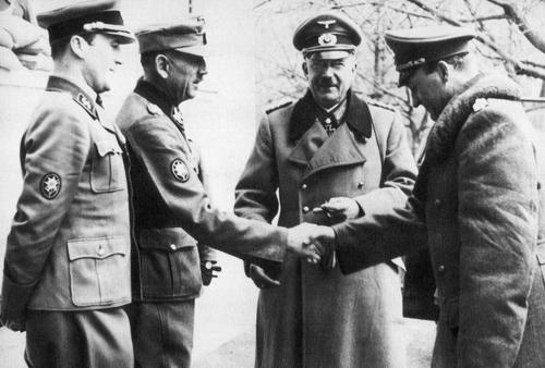 Лотар Рендулич с офицерами. 1941 г. 