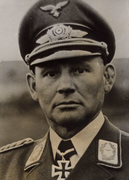Бернхард Рамке. Генерал воздушно-десантных войск.