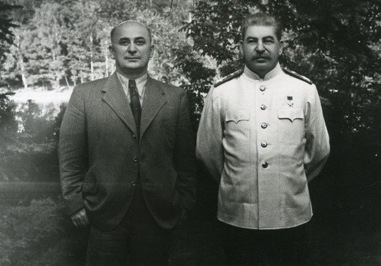 Сталин и Берия. Одна из последних фотографий обоих.