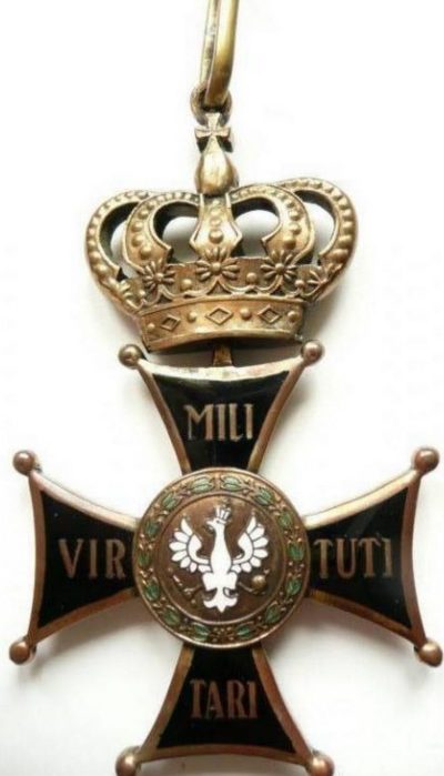Аверс Командорского креста ордена Виртути Милитари.