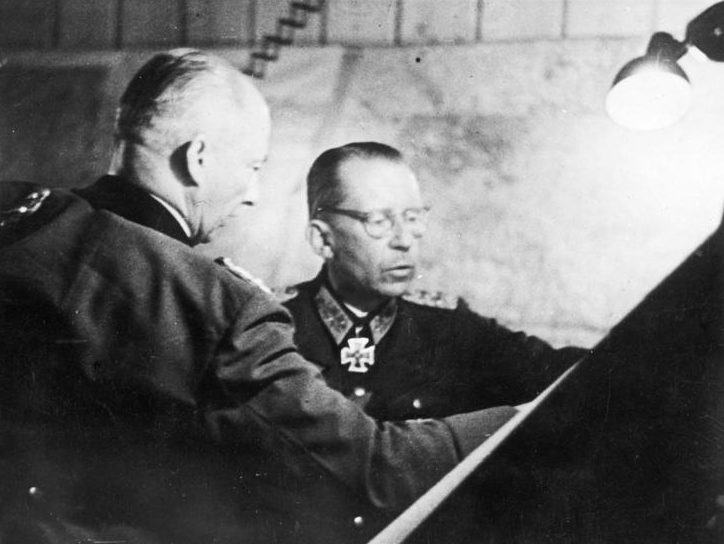 Ганс Клюге и Готхард Хейнриси. 1943 г.