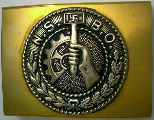 Ремень и пряжки рядового состава NSBO с официально утвержденной символикой.