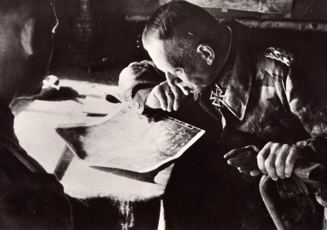 Георг Линдеман у Ладожского озера. 1943 г.