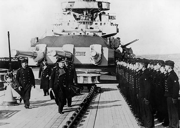 Эрих Редер на палубе крейсера. 1941 г. 