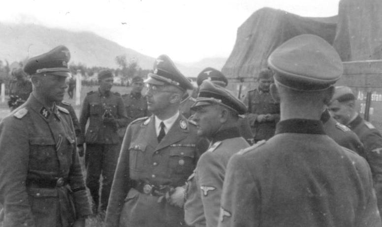 Зепп Дитрих и Генрих Гиммлер. Греция. 1941 г.