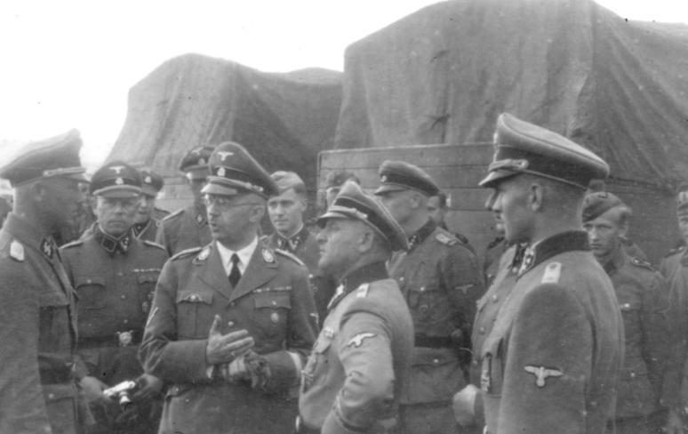 Зепп Дитрих и Генрих Гиммлер. Греция. 1941 г.