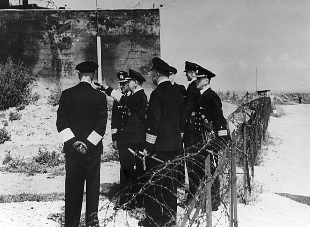 Эрих Редер при осмотре укреплений на канал-Побережье, 1942 г. 