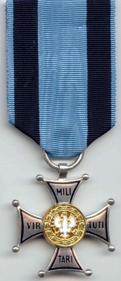 Аверс Серебряного креста ордена Виртути Милитари.