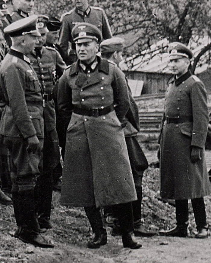 Георг Кюхлер с офицерами на Ленинградском направлении. 1943 г.