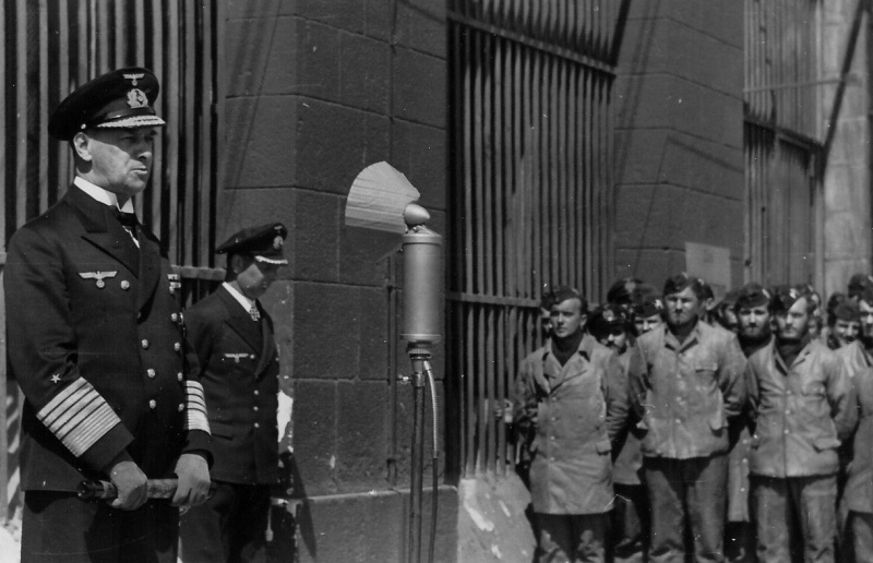 Эрих Рёдер и Карл Дёниц на военно-морской базе Лорьян во Франции. 1942 г.