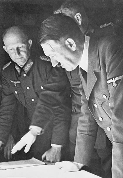 Альфред Йодль и Адольф Гитлер. 1942 г.