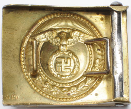 Пряжка латунная штурмовых отрядов СА 1-го типа. Статичная свастика представляет мюнхенский крест, который носили добровольческие корпуса.