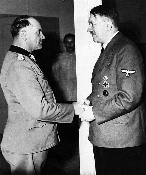 Зепп Дитрих и Адольф Гитлер. 1942 г.