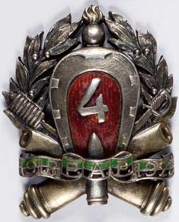 Аверс и реверс офицерского полкового знака 4-го Куявского полка легкой артиллерии.