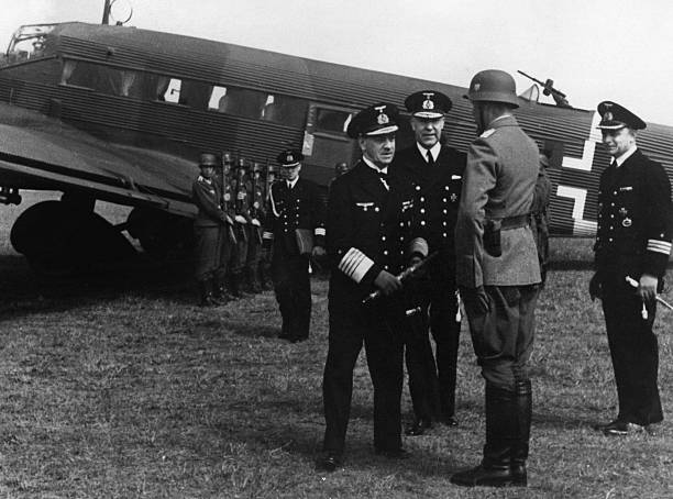 Эрих Рёдер с инспекционной поездкой в Данию. 1942 г. 