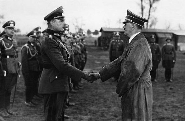 Вильгельм Лист и Адольф Гитлер. 1939 г. 