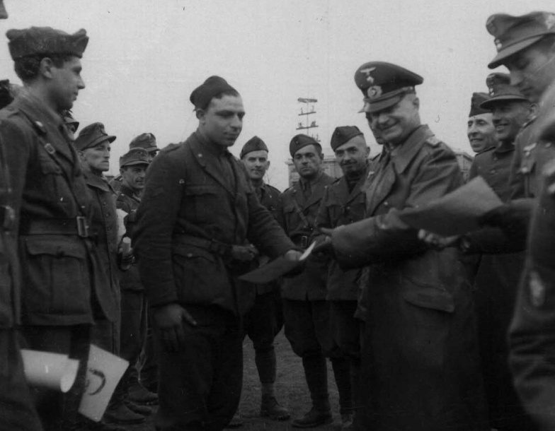 Рудольф Конрад с итальянскими офицерами. Украина. 1942 г.