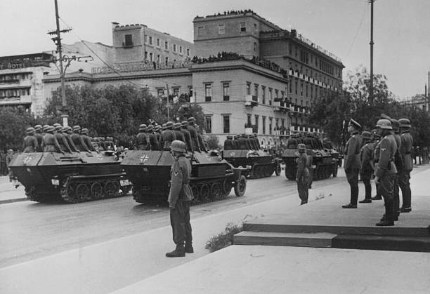Вильгельм Лист принимает парад немецких солдат. Афины. 1941 г.