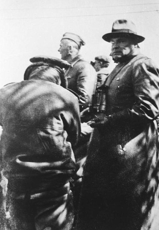 Вольфрам Рихтгофен и Хуго Шперле. Испания. 1936 г. 
