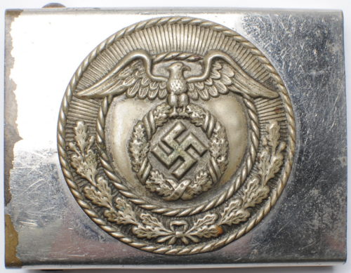 Пряжка штурмовых отрядов СА 3-го типа с крестом Рейха. Латунная, полностью никелированная.
