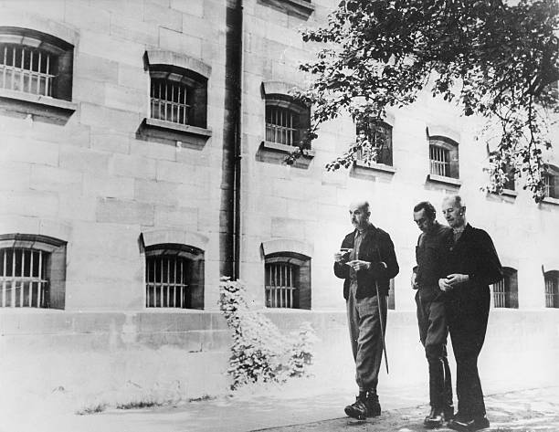 Вильгельм Лист на прогулке в тюремном дворе. 1947 г.