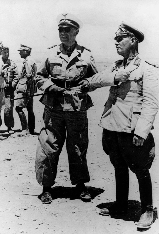 Альберт Кессельринг и Эрвин Роммель в Ливии. 1942 г. 