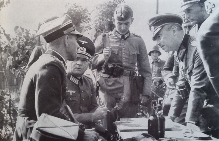 Эберхард Макензен допрашивает польского командира. 1939 г. 