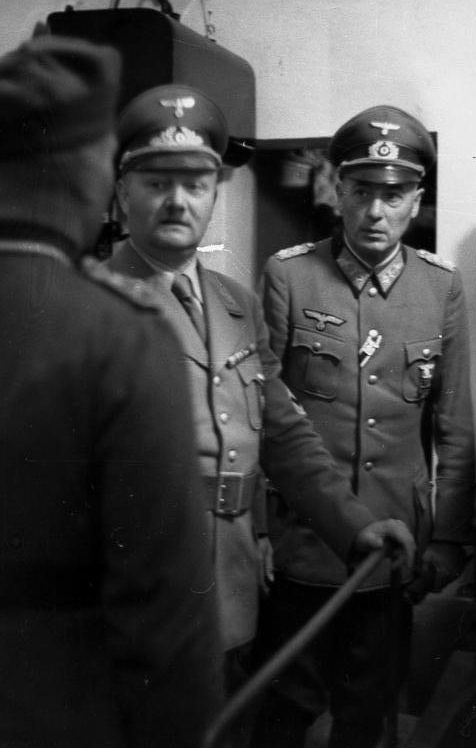Фридрих Дольман внутри бункера. Верхний Рейн. 1940 г.