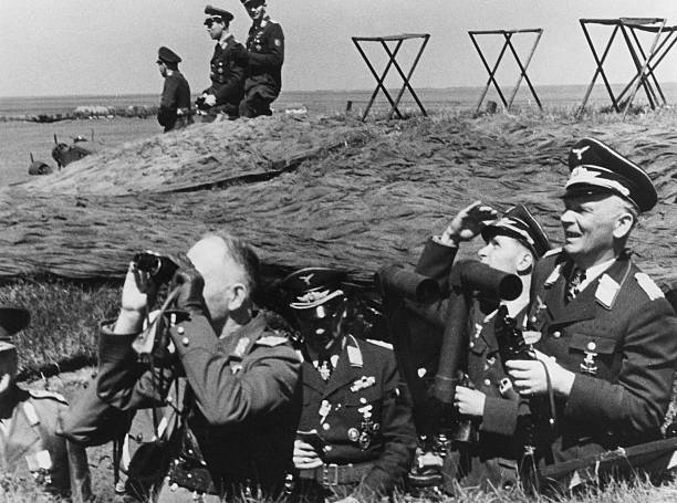 Вольфрам Рихтгофен с офицерами на полевом командном пункте. 1943 г. 