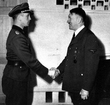 Курт Мейер и Адольф Гитлер. 1942 г.