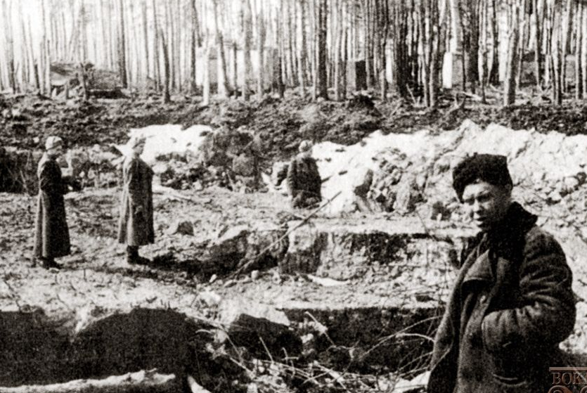 Сотрудники НКВД обследуют руины «Werwolf».