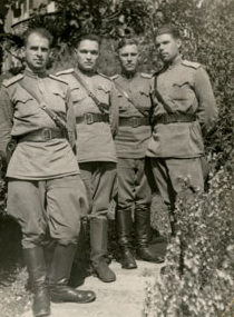 Офицеры из охраны Сталина на одной из дач в Абхазии.