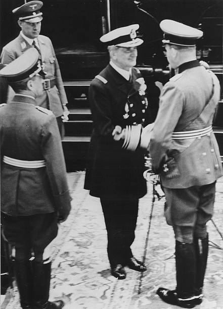 Александер Лёр прибыл на Западный вокзал в Вене. 1938 г.