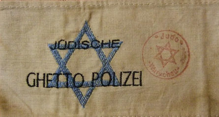 Нарукавная повязка еврея-полицейского в Варшавском гетто.