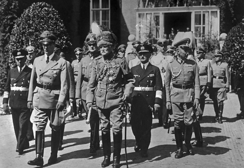 Фридрих Канарис на похоронах императора Вильгельма II. 1941 г.