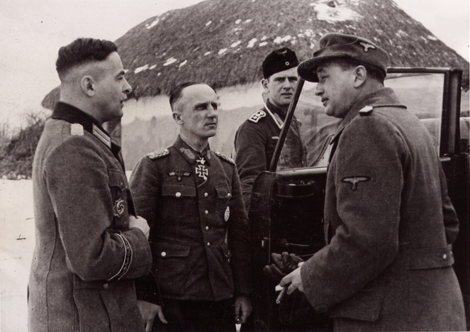 Хассо Мантойфель с офицерами. 1942 г.