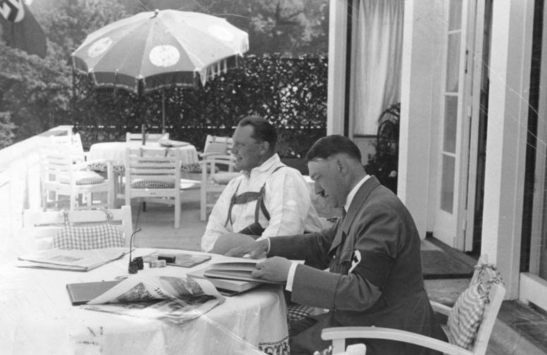 Гитлер и Геринг на веранде «Бергхофа».