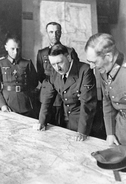 Фридрих Паулюс на совещании у Гитлера. 1942 г.