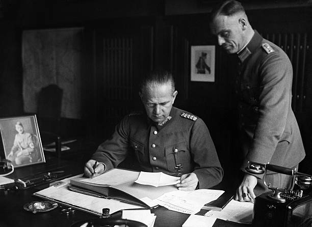 Вальтер Рейхенау в рабочем кабинете. 1934 г. 