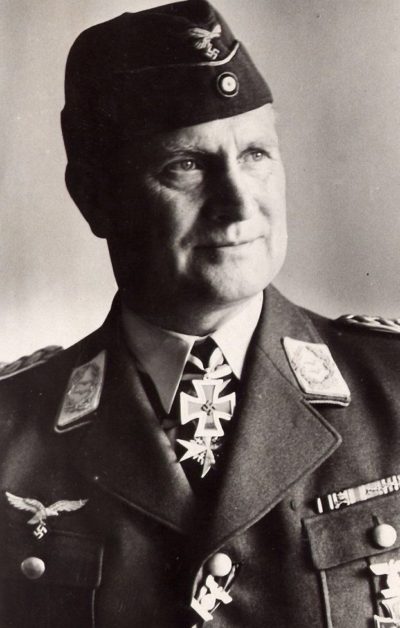 Бруно Лёрцер. Генерал-полковник.
