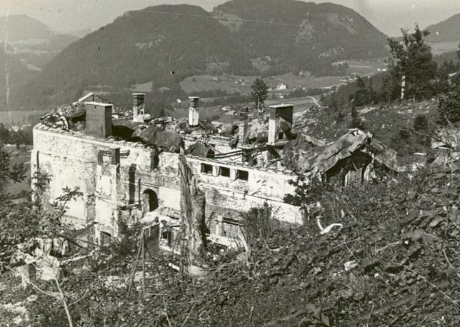 Разрушенная резиденция. 1949 г.