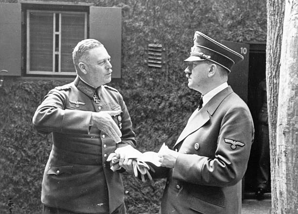 Вильгельм Кейтель и Адольф Гитлер. 1938 г.