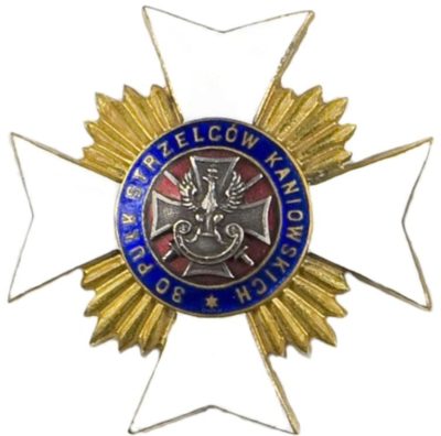 Аверс и реверс офицерского полкового знака 30-го полка Канёвских стрелков.