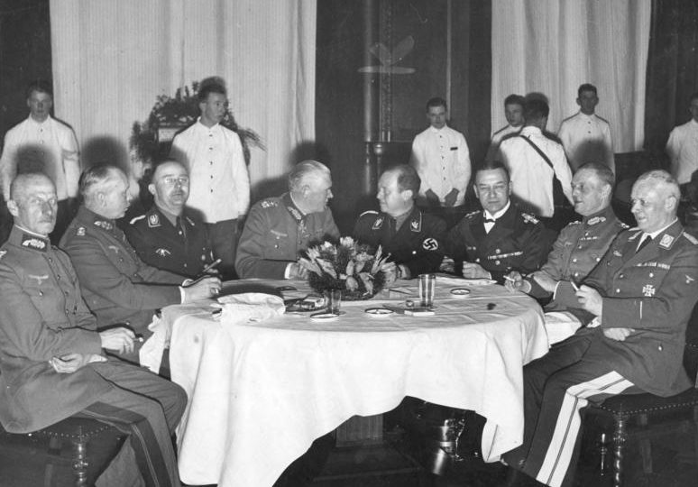 Эрих Редер с генералами Вермахта. 1935 г.
