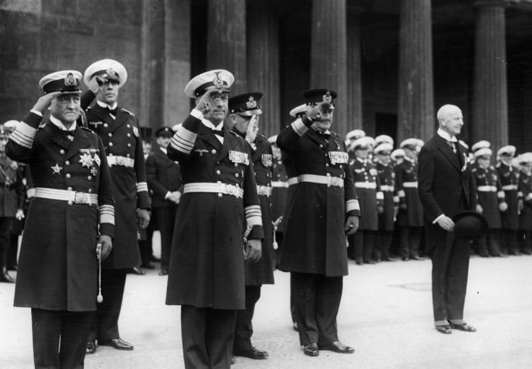 Эрих Редер с командованием Кригсмарине. Берлин. 1935 г.