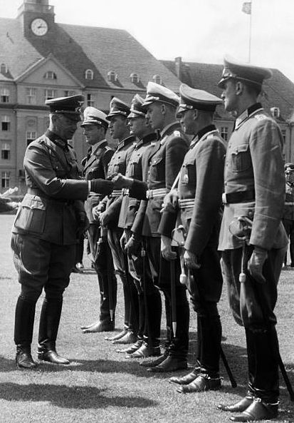 Вальтер Рейхенау с офицерами. 1939 г.