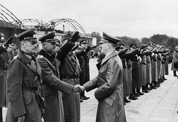 Вальтер Рейхенау, Адольф Гитлер и Йоханнес Бласковиц. 1939 г. 