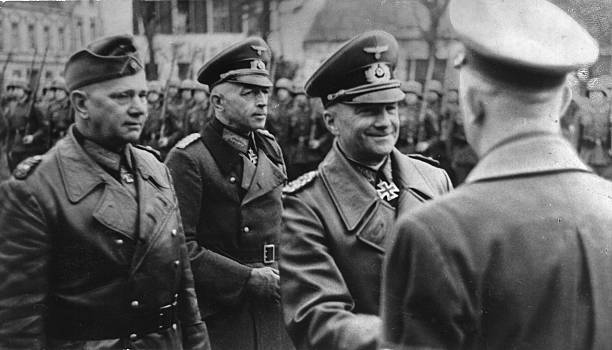 Вальтер Рейхенау, Адольф Гитлер и Йоханнес Бласковиц. 1939 г. 